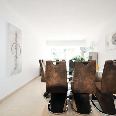 Townhouse On The 1st Line By Altamarhomes 아파트