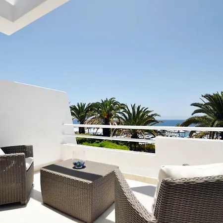 아파트 Townhouse On The 1st Line By Altamarhomes *