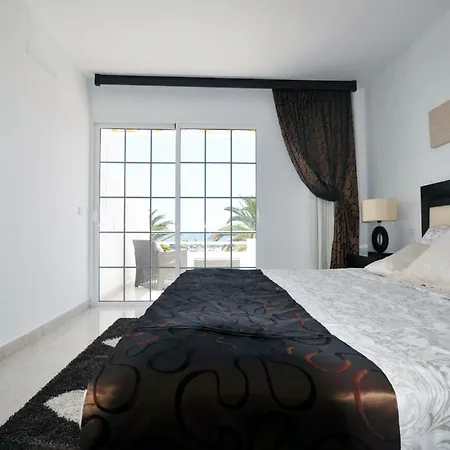 Townhouse On The 1st Line By Altamarhomes 아파트 *